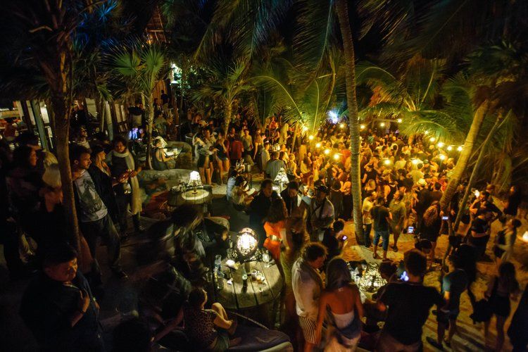 Hiring an Escort for Amazing Night Life